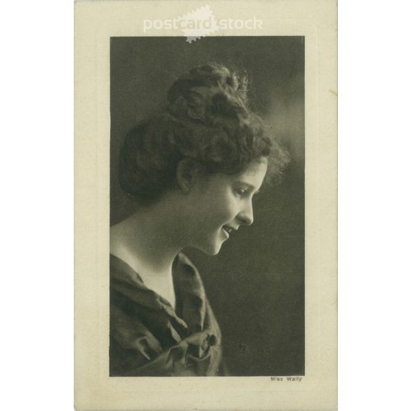 1909 – Miss Wally színésznő és modell volt 1910 körül. Wiener Rotophot 2279. Fotólap, képeslap. (2791684)