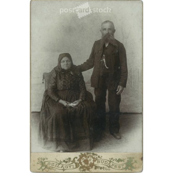 Idős házaspárról készült kabinetfotó, az 1900-as évek elejéről. (2791715)