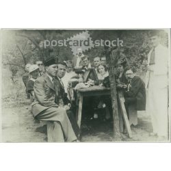   1937 – Baráti társaság, kerti összejövetelen, Gyömrőn. Eredeti papírkép. (2791801)