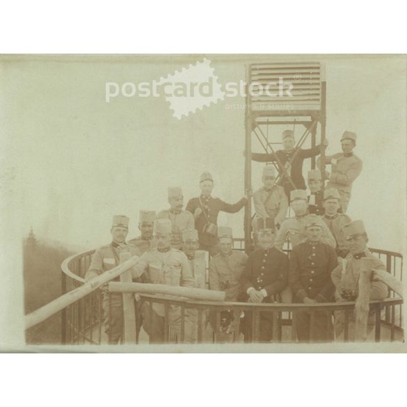 1918 – „Új kilátások”. K.u.K. katonák egy kilátó tetején. Fotólap, eredeti papírkép. (2791891)
