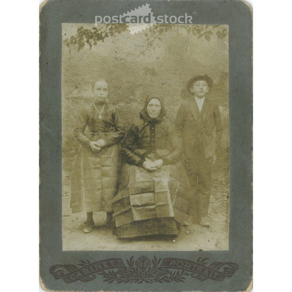 Nagymama és az unokák, még a háború előtt. Kabinetfotó / keményhátú fotó / vizitkártya. (2791916)