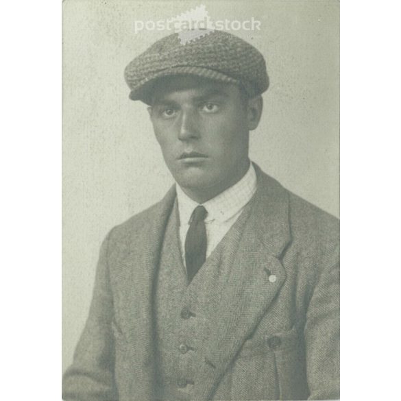 1927 – Ferdinand Graff fotóműtermében készült, fiatal férfi portréfotója. Bécs. Eredeti papírkép. (2791946)