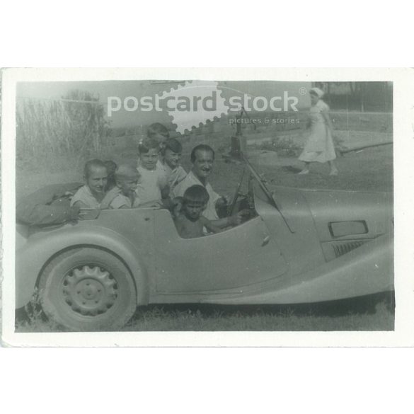 Sportkocsi és a rajongók. Eredeti papírkép a 1930-as évekből. (2792009)