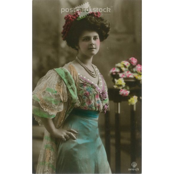 Edith Whitney amerikai színésznő. 1900-as évek eleje. Francia ruhadivat. Színezett fotólap, képeslap. (2792046)