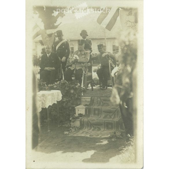 1920-as évek. Első világháborús megemlékezés. A fotón tisztek és politikai vezetők láthatóak. Eredeti papírkép. Készítője ismeretlen. (2792222)