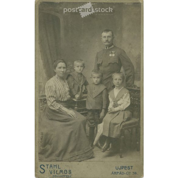 1907 december. Fülöp család, műtermi felvétel. Stahl Vilmos, fényképészeti műterme, Újpest. Eredeti kabinetfotó / keményhátú fotó / vizitkártya, CDV fotó. (2792242)