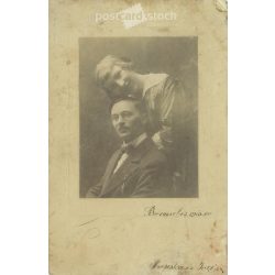   1915 – Fiatal pár fotója. Mariska és Joci. Borossebes. Készítője ismeretlen. Eredeti, kasírozott papírkép. (2792258)