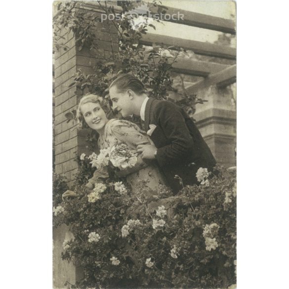 1942 – Romantikus régi képeslap, fotólap. (2792362)