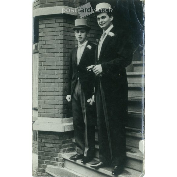 1963 – Bérces Attila esküvőjén készült fotó Hollandiában, Zsoltnak szóló ajánlással a hátoldalon. Fekete-fehér eredeti régi fotó, papírkép. (2792366)