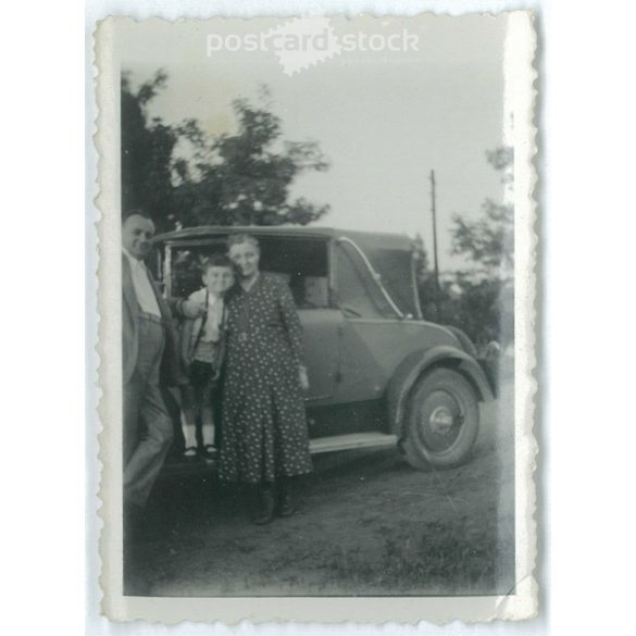 1937 – Sashalom. Nagyszülök a kisunokával. Fekete-fehér eredeti papírkép, régi fotó. (2792400)