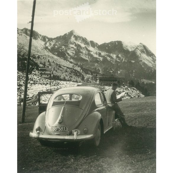 1955 – Németország. Útmenti pihenő. Autós túrán a hegyekben. Fekete-fehér eredeti papírkép, régi fotó.  (2792415)