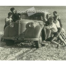   1940-es évek. Elakadás a homokban. A kép készítője ismeretlen. Fekete-fehér eredeti papírkép, régi fotó. (2792424)
