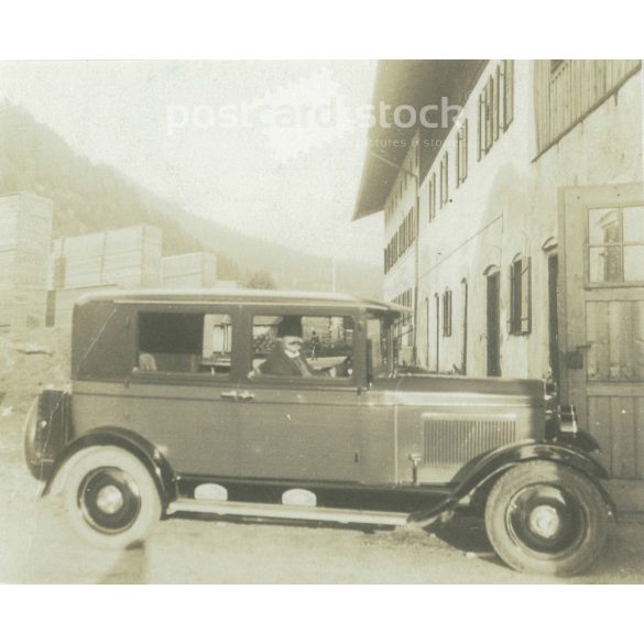 1940-es évek. Németország. Autó és tulajdonosa. Készítője ismeretlen. Fekete-fehér eredeti papírkép, régi fotó. (2792435)