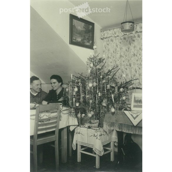 1950-es évek. Németrország. Karácsony kettesben. Készítője ismeretlen. Fekete-fehér eredeti papírkép, régi fotó. (2792444)