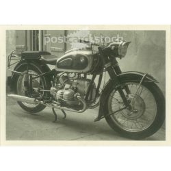  1950-es évek. Németország. BMW motorkerékpár. Fekete-fehér eredeti papírkép, régi fotó. (2792452)
