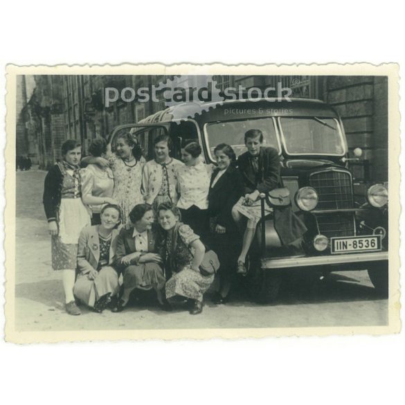 1930-as évek. Németország. Utazó csoport útmenti pihenésen. Fekete-fehér eredeti papírkép, régi fotó.  (2792468)
