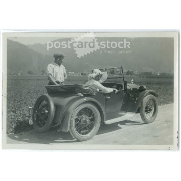 1920-as évek. Németország. Utazó pár útmenti pihenésen. Fekete-fehér eredeti papírkép, régi fotó.  (2792469)