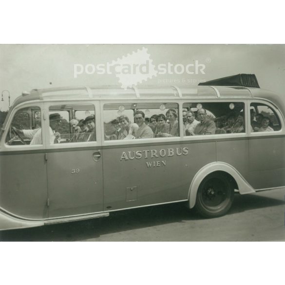 1938. Ausztria. Austro Bus Wien. Autóbusz utasokkal. Eredeti papírkép, régi képeslap, fotólap. (2792497)