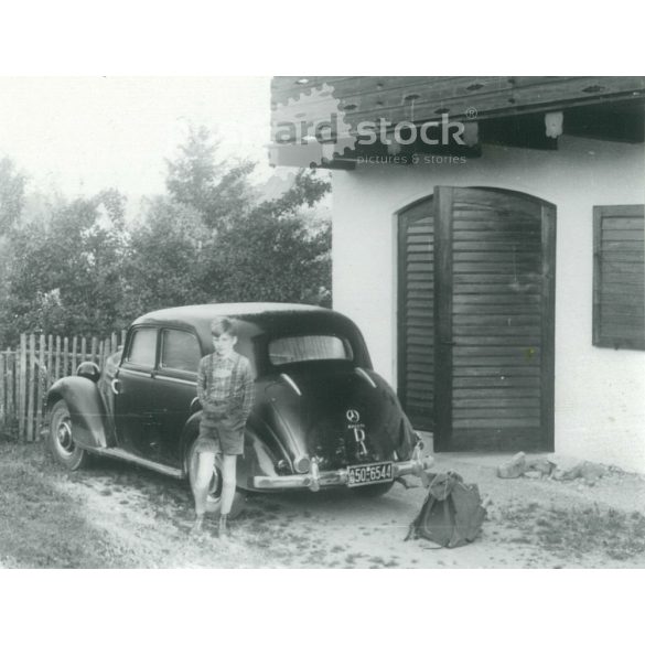 1940-es évek. Németország. Kirándulásra készen. A kép készítője és a rajta szereplők személye ismeretlen. Fekete-fehér eredeti papírkép, régi fotó. (2792521)