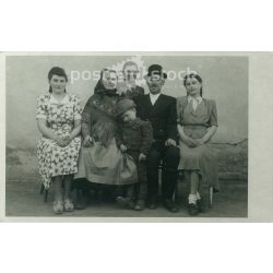   1950-es évek. Dudás András és családja. Eredeti papírkép. Fekete-fehér régi fotólap, képeslap. Készítője ismeretlen. (2792541)