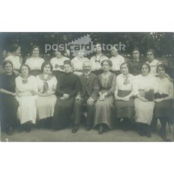   1930-as évek. Leány osztály csoportkép. Eredeti papírkép. Fekete-fehér régi fotólap, képeslap. Készítője ismeretlen. (2792542)