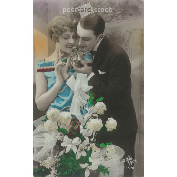 1935 – Romantikus képeslap. Eredeti papírkép. Régi fotó. Színezett fotólap, régi képeslap. (2792587)