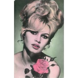   Brigitte Bardot francia filmsztár. Színezett fotólap reprodukció, ofszet nyomat. Régi képeslap. (2792612)