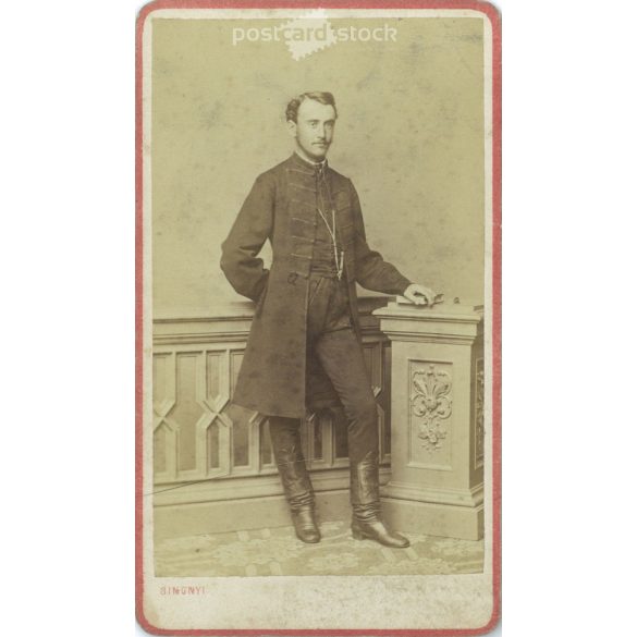 1866 – Simonyi fényképészeti műteremben készült. Pest, Váczi utcza 1. A képen szereplő férfi személye ismeretlen. Régi fotó, vizitkártya, CDV fotó. (2792675)