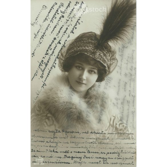 1914 – Emmikéről készült műtermi felvétel. A kép készítője ismeretlen. Eredeti papírkép. Régi fotó. Fekete-fehér fotólap, régi képeslap. (27925769)