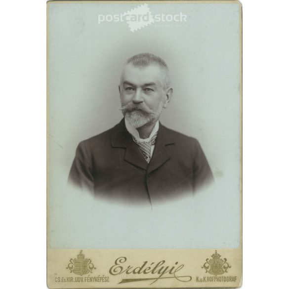 1904 – Elegáns, középkorú férfi, műtermi portréfotója. Erdélyi fényképészeti műterem munkája. Budapest. Régi fotó, eredeti kabinetfotó / keményhátú fotó. (2792770)