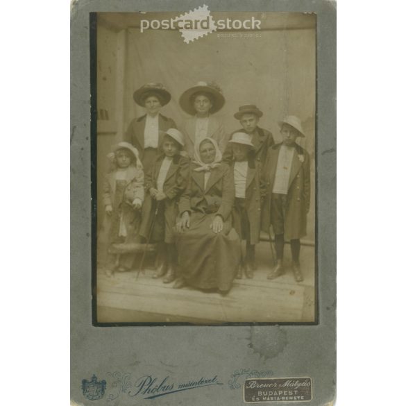 1910-es évek. Hölgyek és gyerekek kalapban. A képen szereplők személye ismeretelen. A kép készítője Breuer Mátyás. Máriaremete. Régi fotó, eredeti kabinetfotó / keményhátú fotó. (2792782)